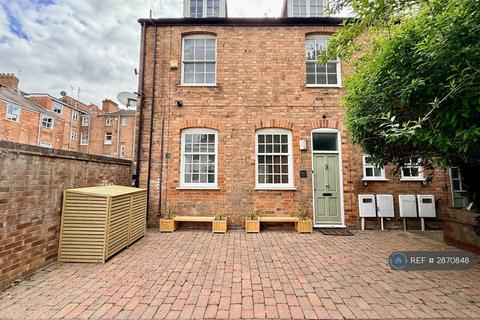 3 bedroom semi-detached house to rent, Portland Mews, Leamington Spa, CV32