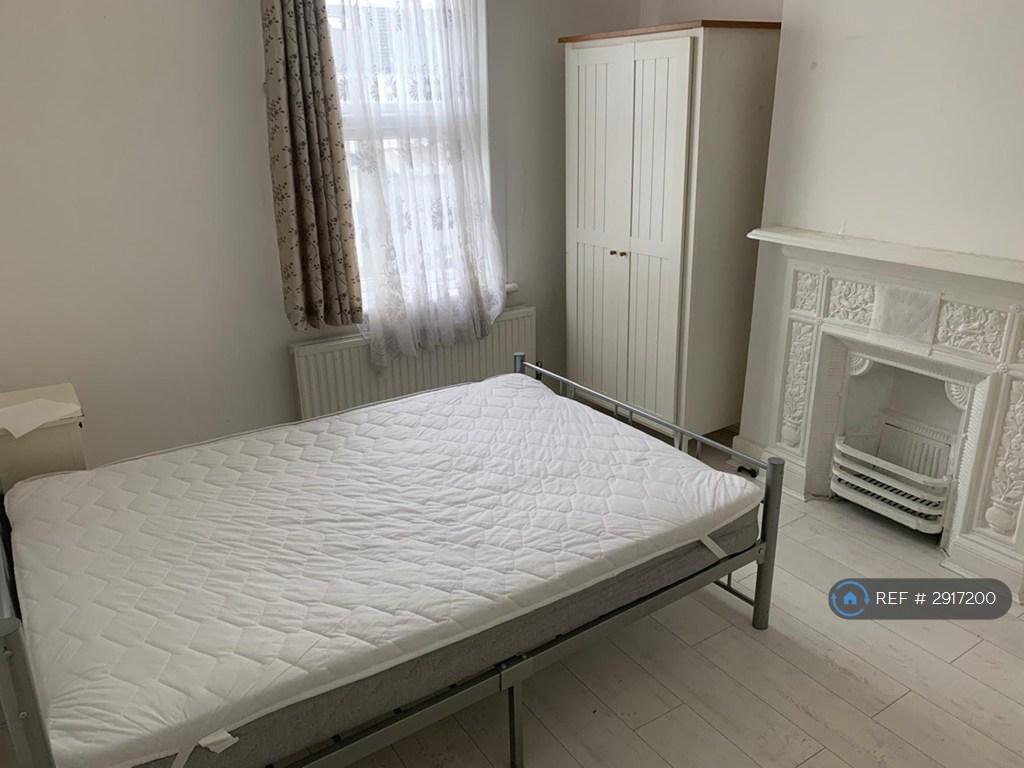 1 bedroom in a house share to rent