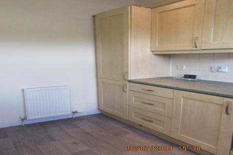 3 bedroom flat to rent, 10 Daniel Terrace, ,