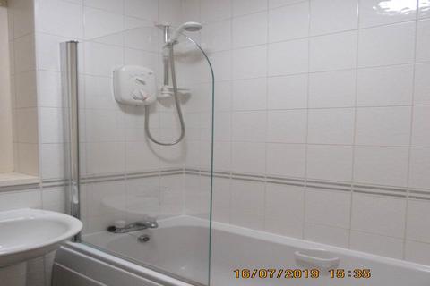 3 bedroom flat to rent, 10 Daniel Terrace, ,