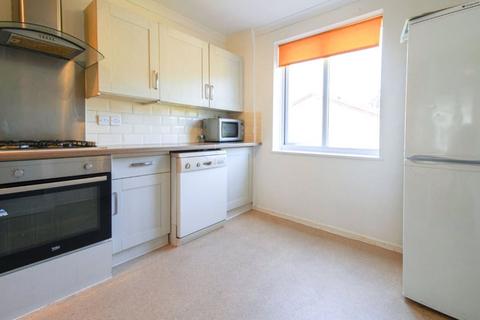 3 bedroom terraced house to rent, Kempton Walk, Croydon, CR0