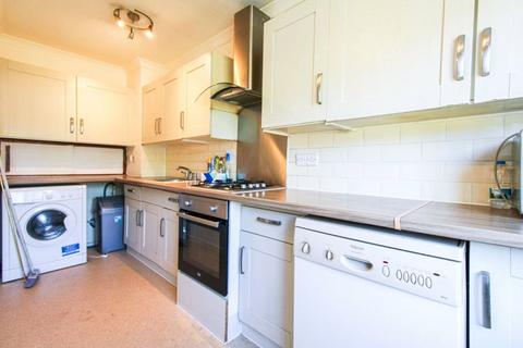 3 bedroom terraced house to rent, Kempton Walk, Croydon, CR0
