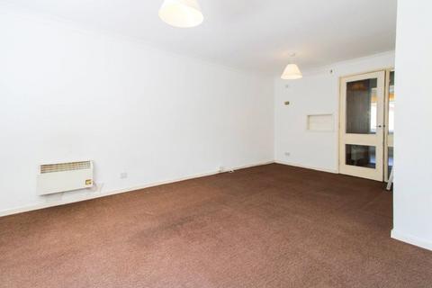 3 bedroom terraced house to rent, Kempton Walk, Croydon, CR0