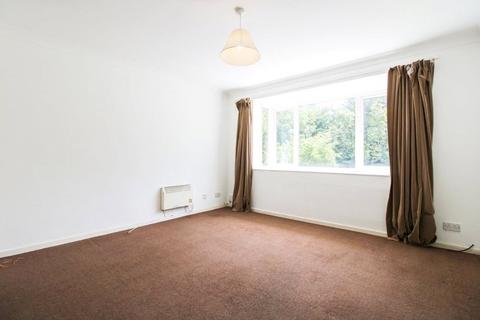 3 bedroom terraced house to rent, Kempton Walk, Croydon, CR0