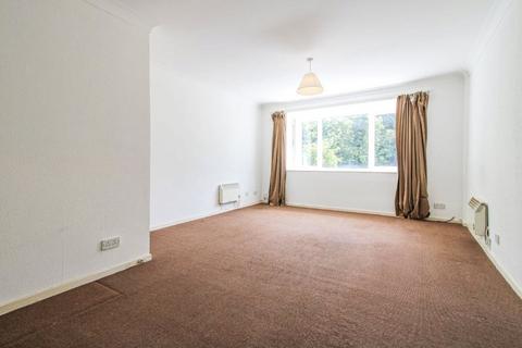 3 bedroom terraced house to rent, Kempton Walk, Croydon, CR0
