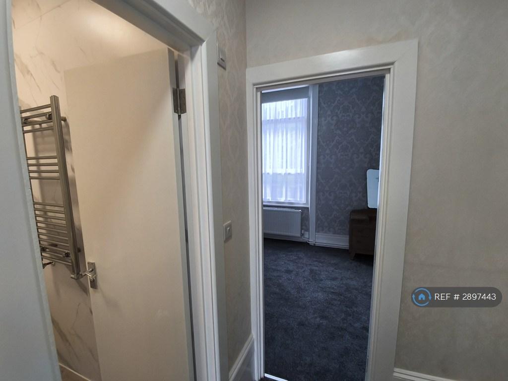 Entry Bedroom 2