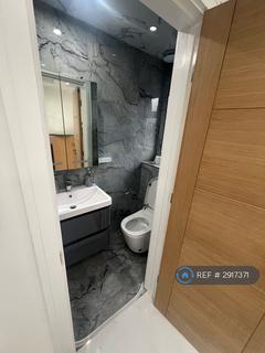 Studio to rent, Crosthwaite Way, Slough, SL1