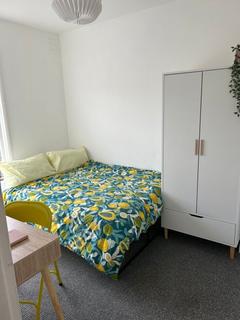 2 bedroom house share to rent, Whitehaven Avenue