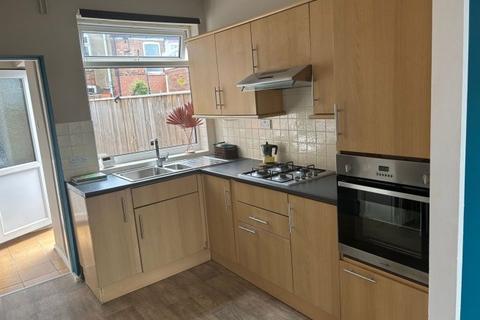 2 bedroom house share to rent, Whitehaven Avenue