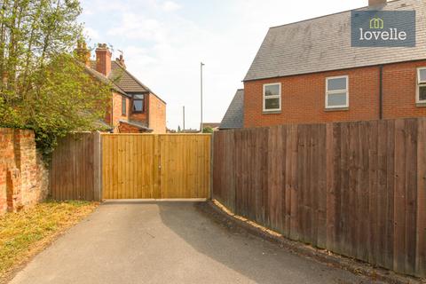 3 bedroom semi-detached house for sale, Newbridge Hill, Louth LN11