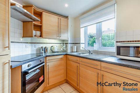 2 bedroom apartment for sale, White Hart Lane, Romford, RM7 8LZ