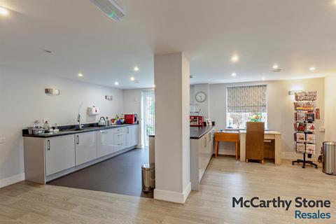2 bedroom apartment for sale, White Hart Lane, Romford, RM7 8LZ