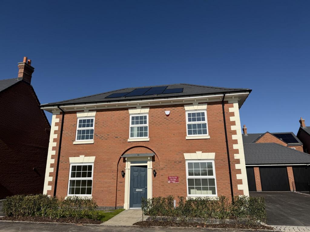 4 bedroom detached house for sale
