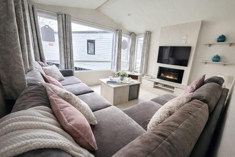 3 bedroom park home for sale, Carlton Meres Holiday Park – Suffolk