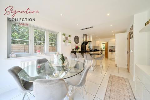 6 bedroom detached house for sale, Fernhill Lane, Blackwater, Camberley, Hampshire, GU17
