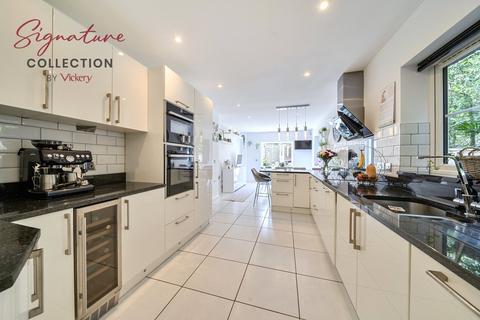6 bedroom detached house for sale, Fernhill Lane, Blackwater, Camberley, Hampshire, GU17