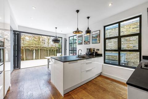 Compton Crescent, London