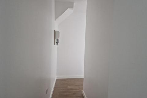 2 bedroom house to rent, Western Road, Southall