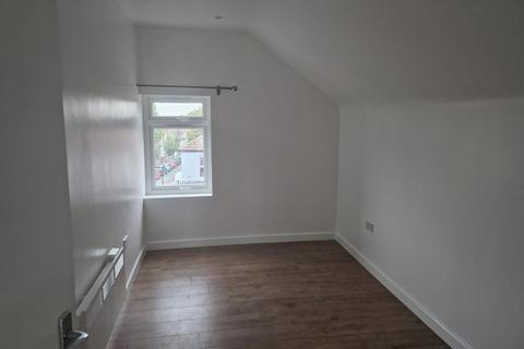 2 bedroom house to rent, Western Road, Southall