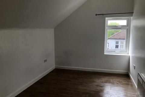 2 bedroom house to rent, Western Road, Southall