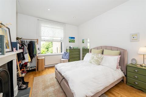 3 bedroom flat for sale, Boscombe Road, Shepherds Bush, W12
