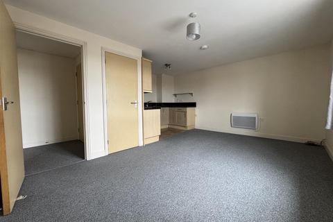 1 bedroom flat for sale, Cricklade Road, Swindon SN2