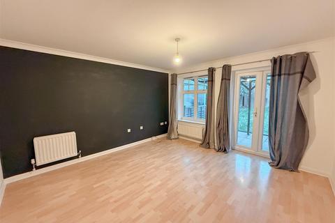 2 bedroom terraced house to rent, 2 DOUBLE BEDROOM HOUSE WITH GARDEN - Magnolia Gardens, Edgware HA8