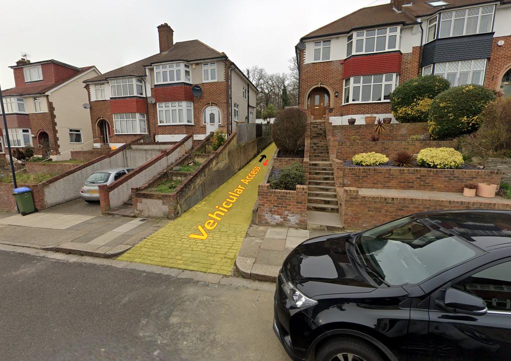 Alley in Crookston road, London, London SE9 1YQ - View 2
