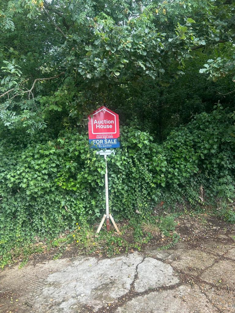 Alley in Crookston road, London, London SE9 1YQ - View 4
