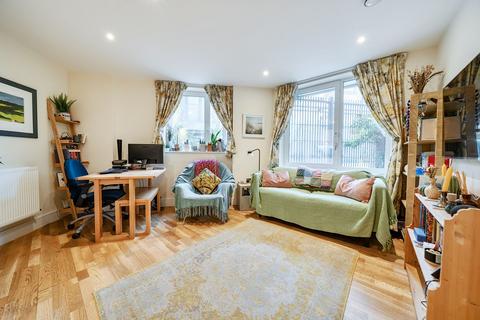 2 bedroom flat for sale, St. Annes Street, Elite House, E14