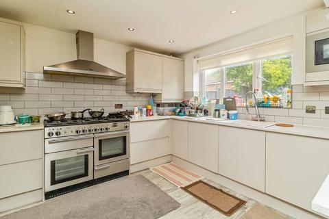 4 bedroom detached house for sale, Rosemullion Avenue, Tattenhoe, Milton Keynes, Buckinghamshire, MK4