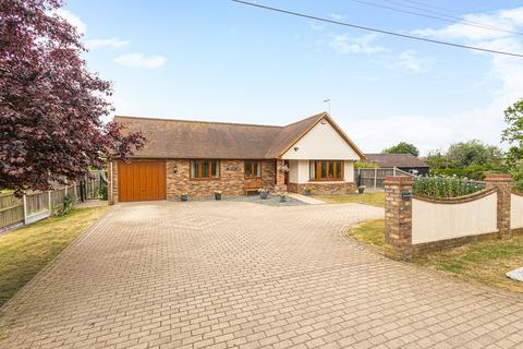 3 bedroom detached bungalow for sale, Kingsway, Hullbridge, SS5