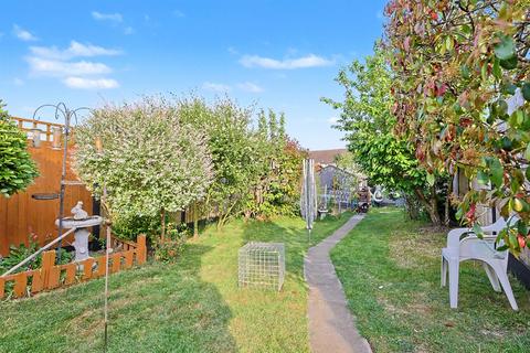 3 bedroom semi-detached bungalow for sale, Heather Close, Romford RM1