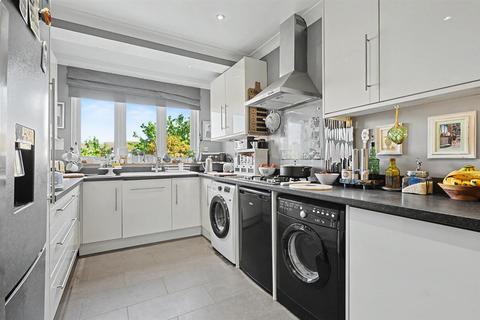 3 bedroom semi-detached bungalow for sale, Heather Close, Romford RM1