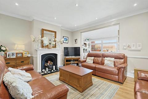3 bedroom semi-detached bungalow for sale, Heather Close, Romford RM1