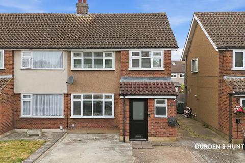 Oxford Avenue, Hornchurch, RM11