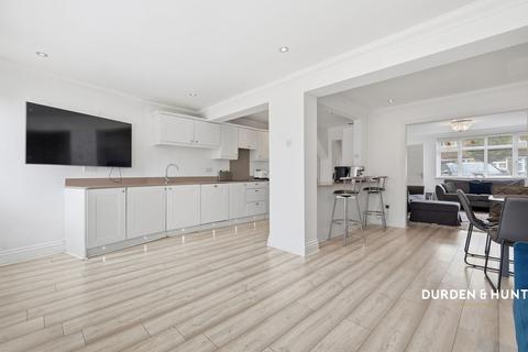 Oxford Avenue, Hornchurch, RM11