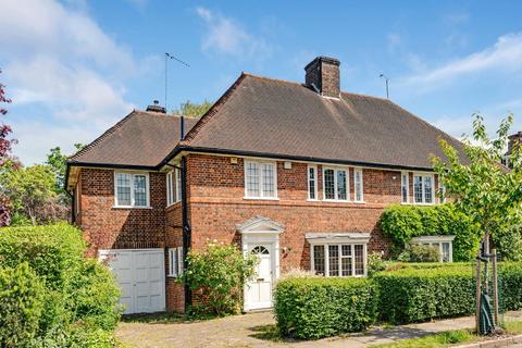 Litchfield Way, London, NW11