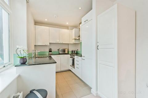 2 bedroom apartment to rent, Alfred Place, London WC1E