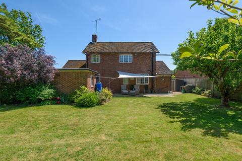 3 bedroom detached house for sale, Pluckley Road, Smarden