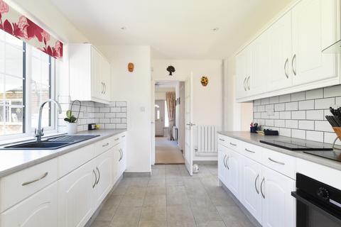 3 bedroom detached house for sale, Pluckley Road, Smarden