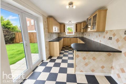 3 bedroom end of terrace house to rent, Lake Walk, CLACTON-ON-SEA