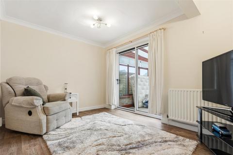 3 bedroom link detached house for sale, St. Johns Road, Leeds LS19