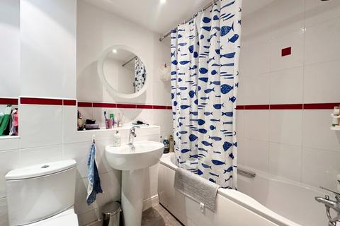 2 bedroom flat for sale, Heathcote Road