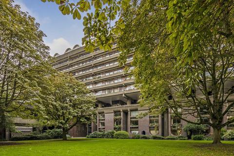 Studio to rent, Barbican, London EC2Y