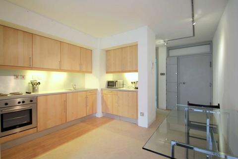 Studio to rent, Barbican, London EC2Y