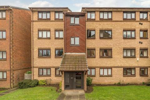 2 bedroom flat to rent, Wicket Road, Greenford UB6