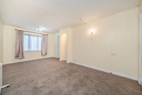 2 bedroom flat to rent, Wicket Road, Greenford UB6