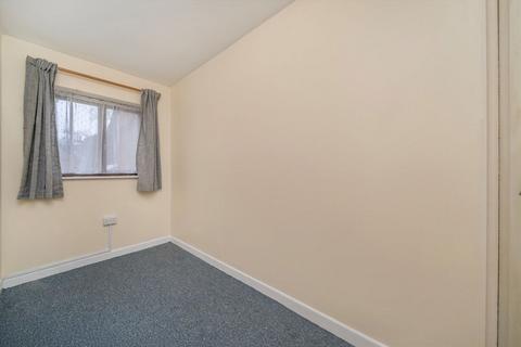 2 bedroom flat to rent, Wicket Road, Greenford UB6