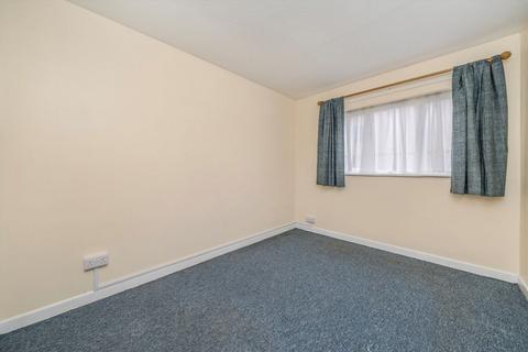 2 bedroom flat to rent, Wicket Road, Greenford UB6